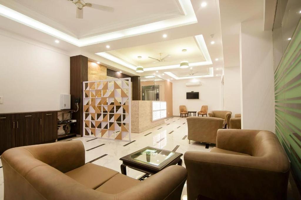 Hotel Almora Sky Near By Delhi International Airport With - Free Airport Pickup And Drop Új-Delhi Kültér fotó