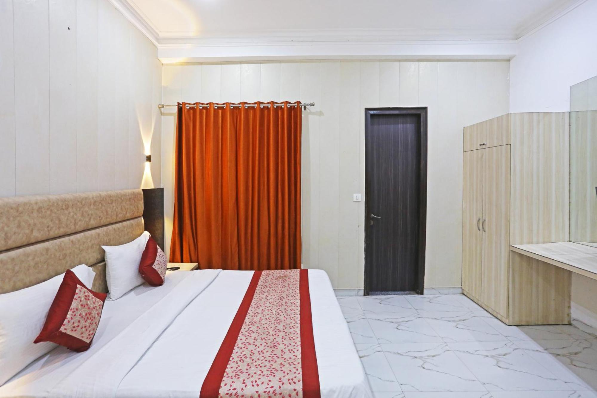 Hotel Almora Sky Near By Delhi International Airport With - Free Airport Pickup And Drop Új-Delhi Kültér fotó