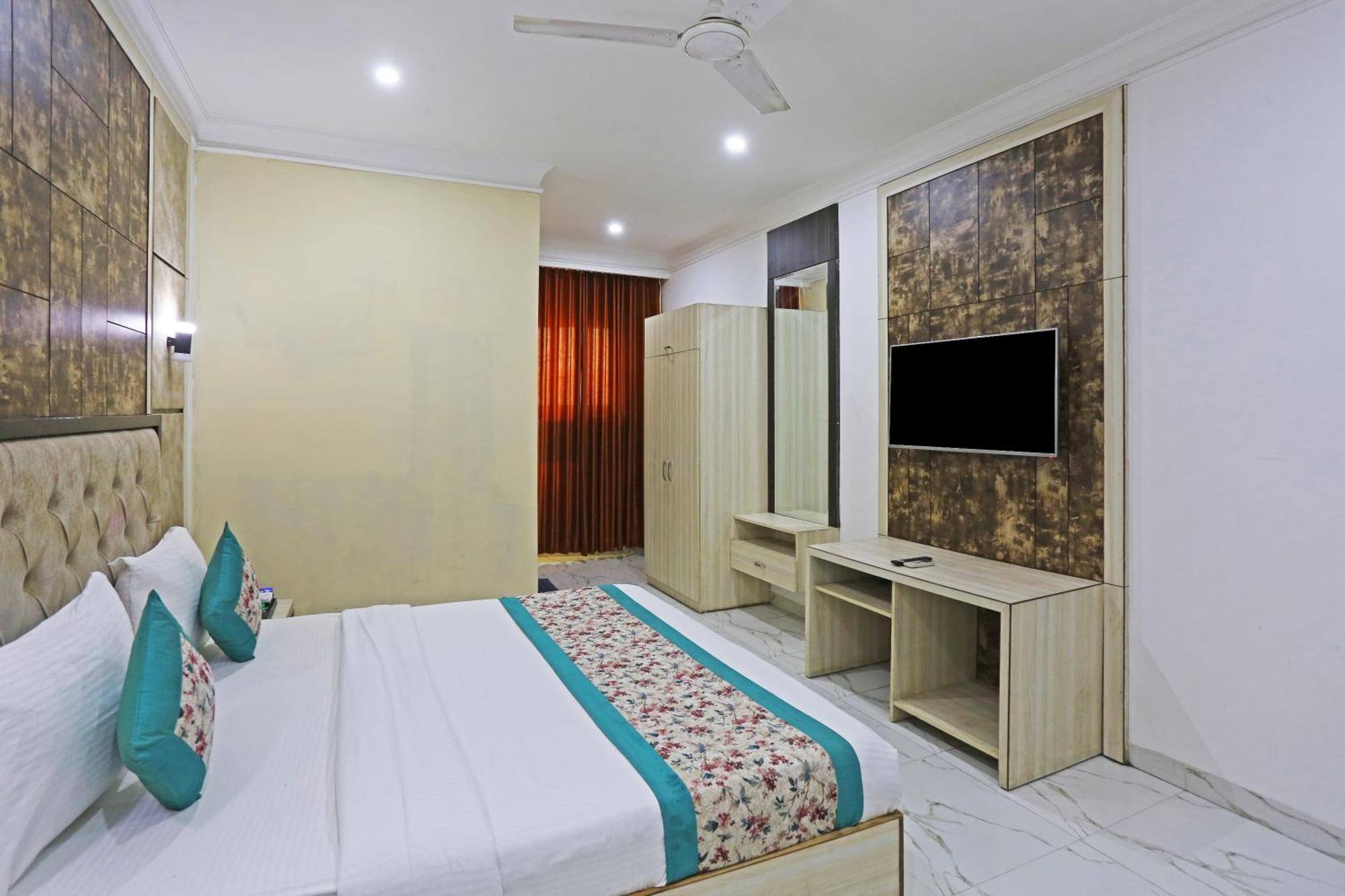 Hotel Almora Sky Near By Delhi International Airport With - Free Airport Pickup And Drop Új-Delhi Kültér fotó