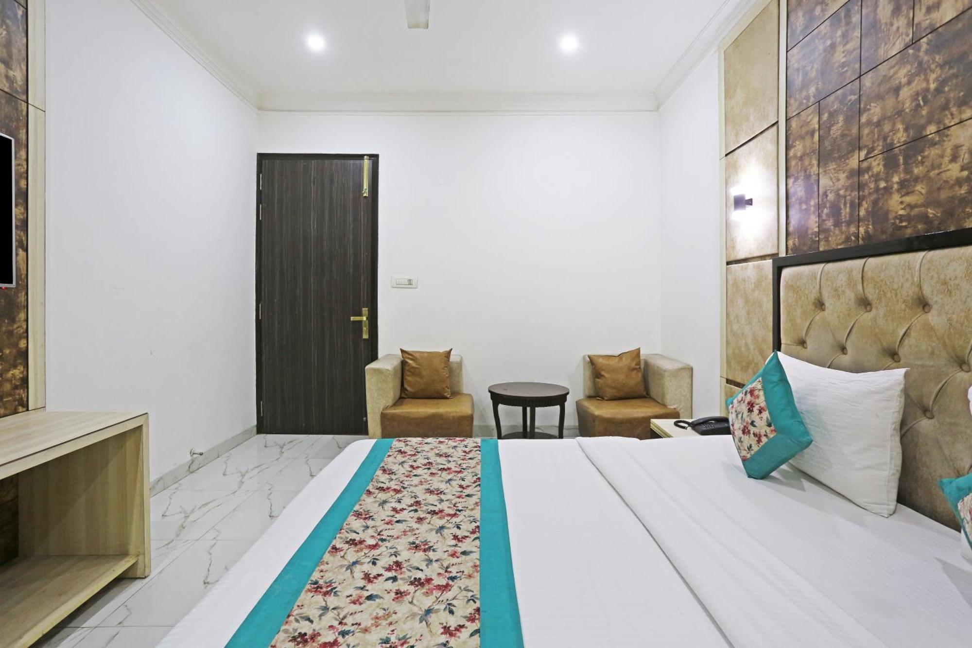 Hotel Almora Sky Near By Delhi International Airport With - Free Airport Pickup And Drop Új-Delhi Kültér fotó